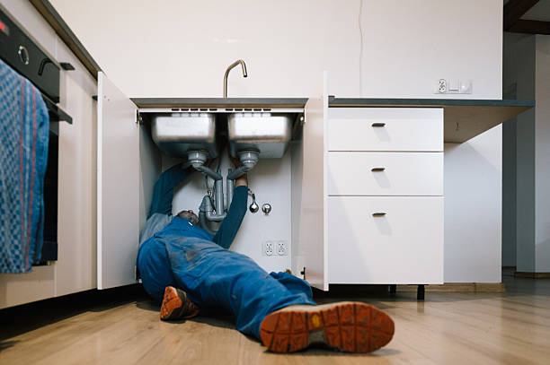 Professional Leak Detection technician working in Kansas City, KS